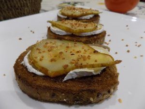 Canapés de Queso y Pera