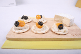 Canapés de Queso con Tomate Cherry