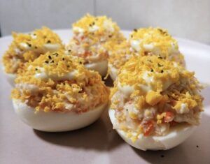 Huevos Rellenos de Salmón